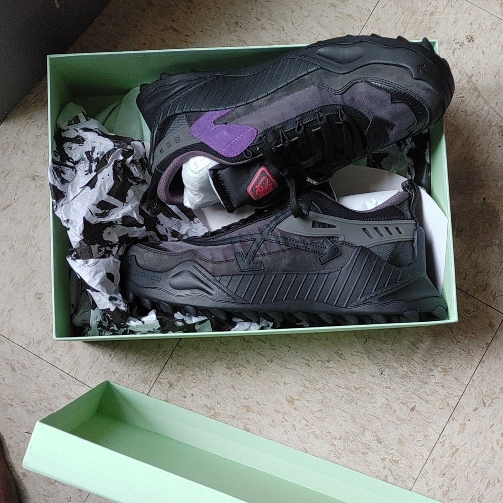 Shoes - Picture 5 of 6